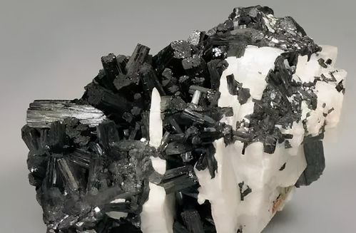 璀璨瑰寶 美國(guó)常見的寶石、礦物原石與金屬礦石
