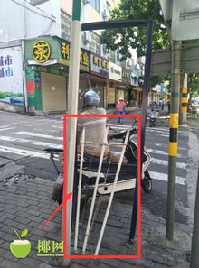 海口西沙路與萬(wàn)華路交界處派出所燈光箱損壞引關(guān)注，網(wǎng)友呼吁及時(shí)維修